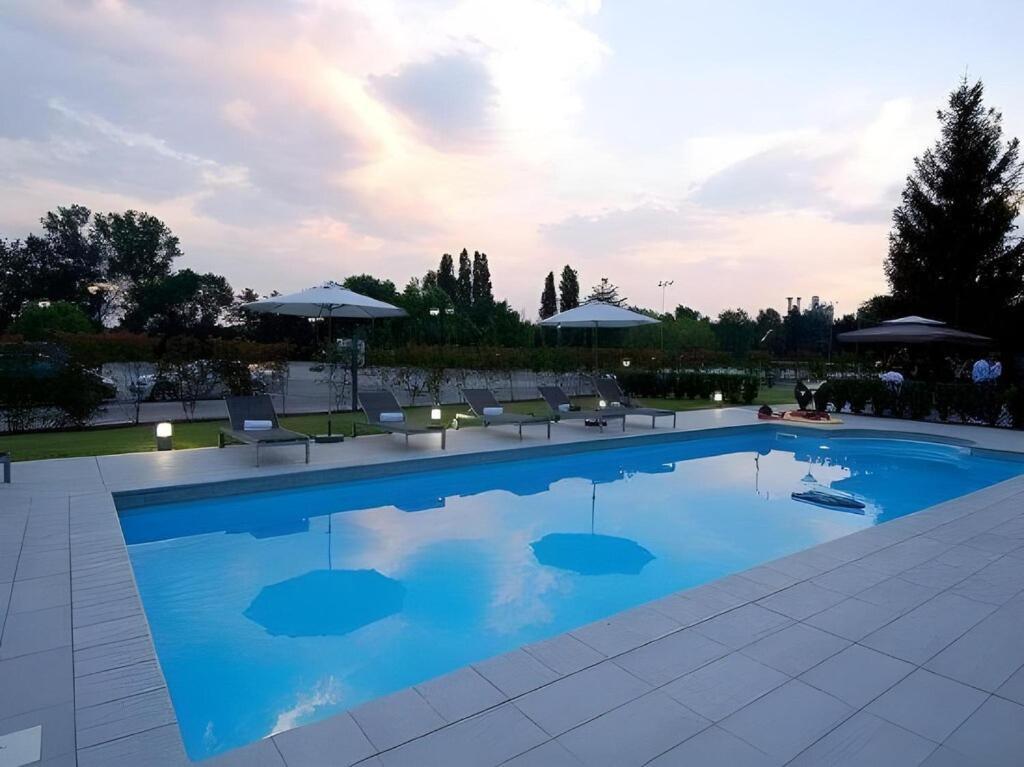Bis Hotel วาเรเซ ภายนอก รูปภาพ